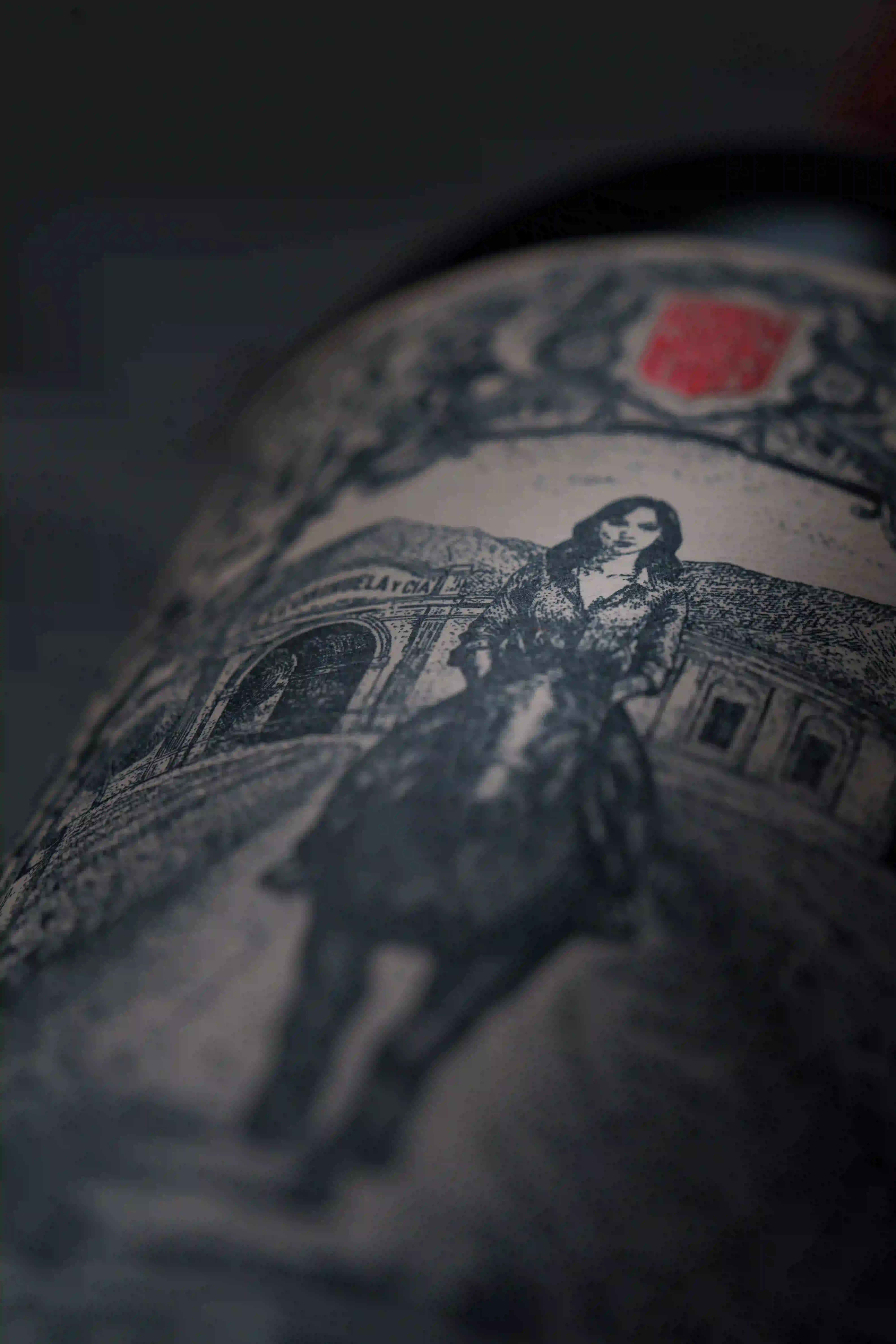 Rosaura Wine Bottle Detail 2